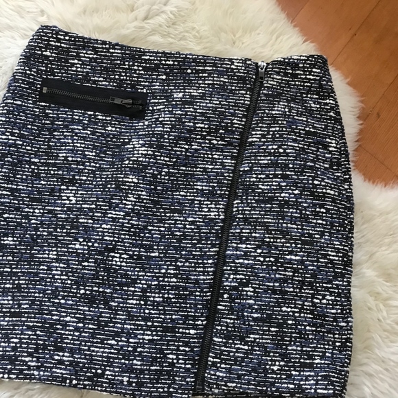 Mini zip up skirt - Picture 2 of 6